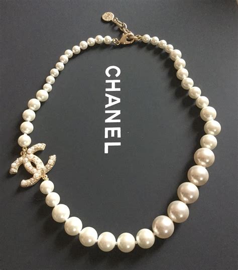 chanel pearl pendant necklace